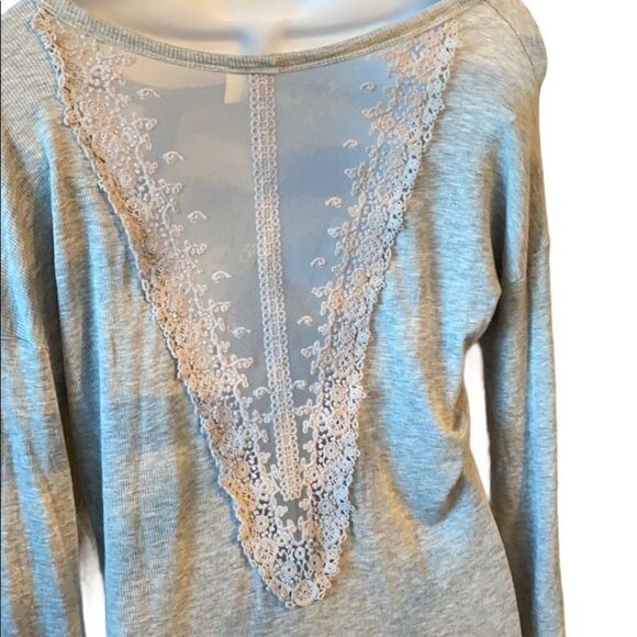 Alya gray knit tunic top Size M EUC - Picture 3 of 5